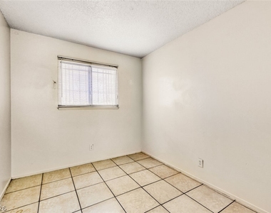 1272 Lawry Avenue - Photo Thumbnail 19