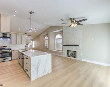 7633 Prairie Corners Drive - Photo Thumbnail 11