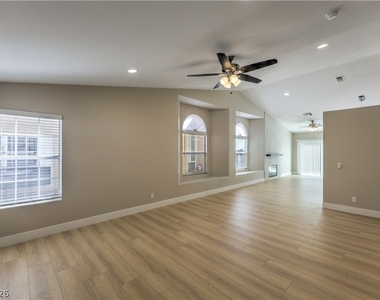 7633 Prairie Corners Drive - Photo Thumbnail 7