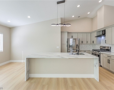 7633 Prairie Corners Drive - Photo Thumbnail 13