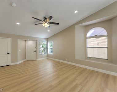 7633 Prairie Corners Drive - Photo Thumbnail 5
