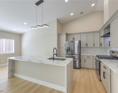 7633 Prairie Corners Drive - Photo Thumbnail 9