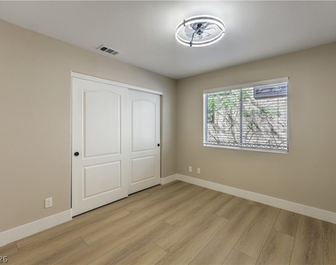 7633 Prairie Corners Drive - Photo Thumbnail 22
