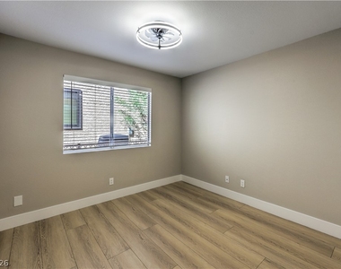 7633 Prairie Corners Drive - Photo Thumbnail 24