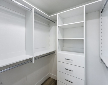 7633 Prairie Corners Drive - Photo Thumbnail 20