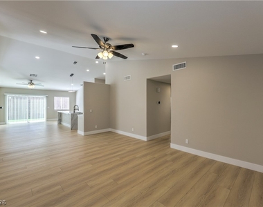 7633 Prairie Corners Drive - Photo Thumbnail 8