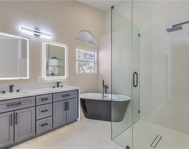 7633 Prairie Corners Drive - Photo Thumbnail 17