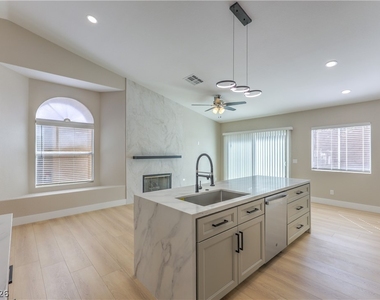 7633 Prairie Corners Drive - Photo Thumbnail 10