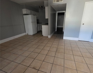 1075 E Desert Inn Road - Photo Thumbnail 3