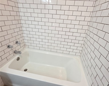 1075 E Desert Inn Road - Photo Thumbnail 9
