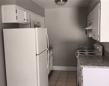 1075 E Desert Inn Road - Photo Thumbnail 8