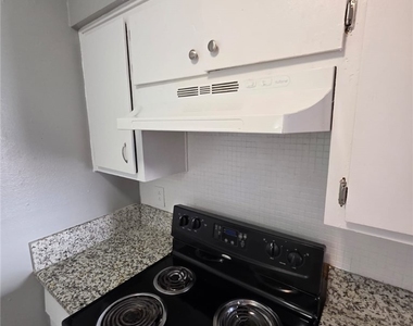 1075 E Desert Inn Road - Photo Thumbnail 6