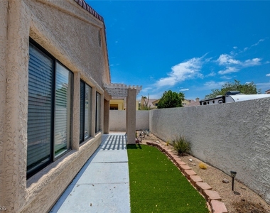 5257 Crooked Valley Drive - Photo Thumbnail 4