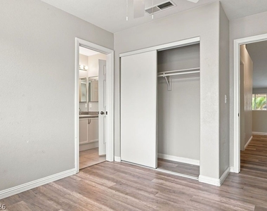 7812 Silver Mallard Avenue - Photo Thumbnail 70