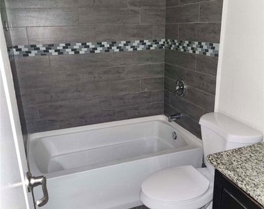 2616 Lynnwood Street - Photo Thumbnail 8