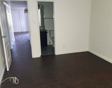 2616 Lynnwood Street - Photo Thumbnail 1