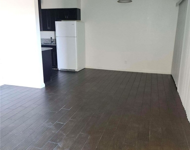 2616 Lynnwood Street - Photo Thumbnail 4