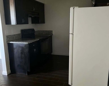 2616 Lynnwood Street - Photo Thumbnail 5