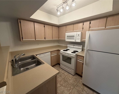 8455 W Sahara Avenue - Photo Thumbnail 10