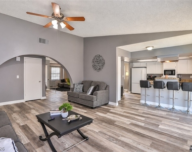 533 Sheffield Drive - Photo Thumbnail 2