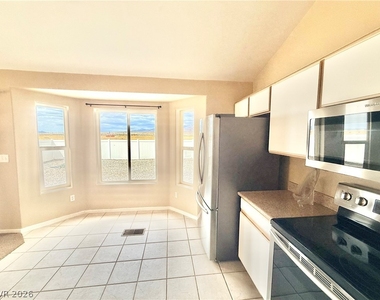 5908 E Badlands Lane - Photo Thumbnail 4