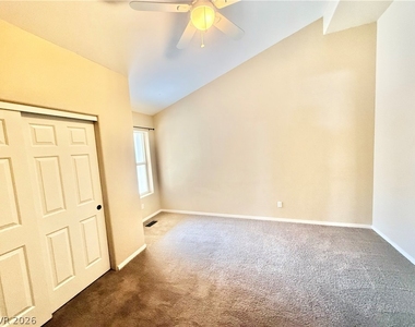 5908 E Badlands Lane - Photo Thumbnail 12