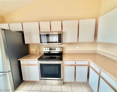 5908 E Badlands Lane - Photo Thumbnail 3