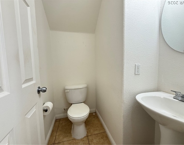 6546 Marco Vista Avenue - Photo Thumbnail 11