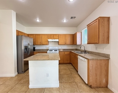 6546 Marco Vista Avenue - Photo Thumbnail 7