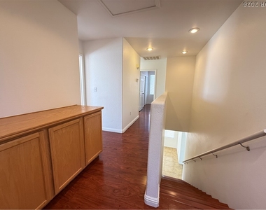 6546 Marco Vista Avenue - Photo Thumbnail 12