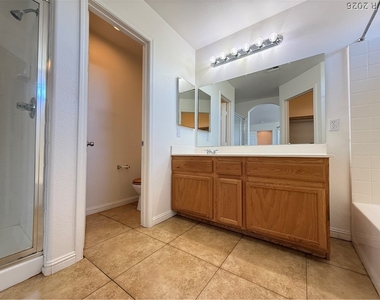 6546 Marco Vista Avenue - Photo Thumbnail 16