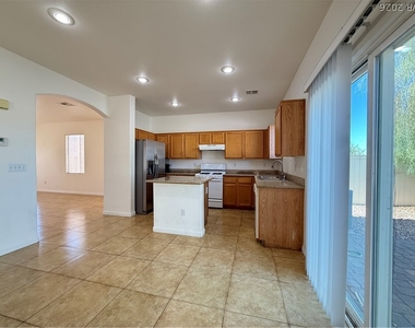 6546 Marco Vista Avenue - Photo Thumbnail 8