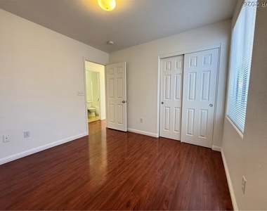 6546 Marco Vista Avenue - Photo Thumbnail 19