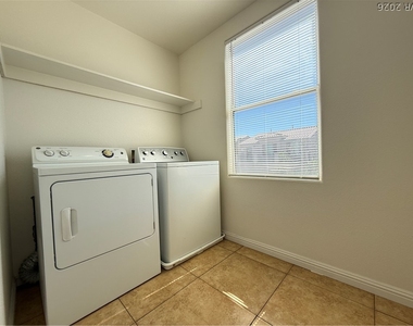6546 Marco Vista Avenue - Photo Thumbnail 25