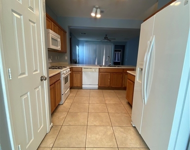 7242 Platinum Creek Street - Photo Thumbnail 4