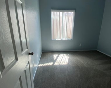 7242 Platinum Creek Street - Photo Thumbnail 24
