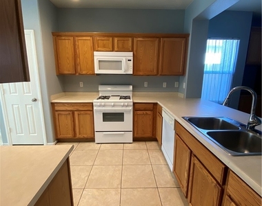 7242 Platinum Creek Street - Photo Thumbnail 3
