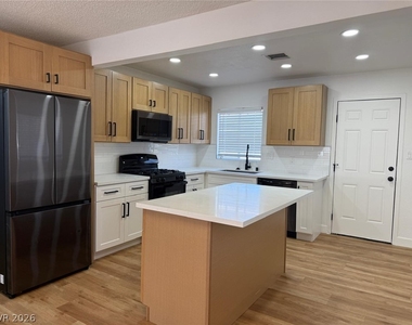 148 Fir Street - Photo Thumbnail 2