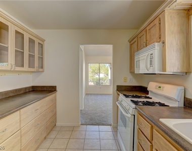 10028 Bundella Drive - Photo Thumbnail 8