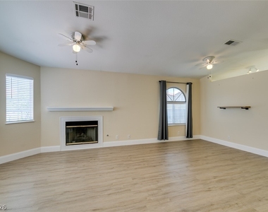 2325 Ramsgate Drive - Photo Thumbnail 2