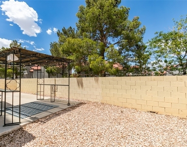 2325 Ramsgate Drive - Photo Thumbnail 38