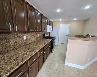 245 Country Greens Avenue - Photo Thumbnail 7