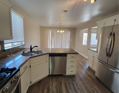 8218 Tone Street - Photo Thumbnail 4