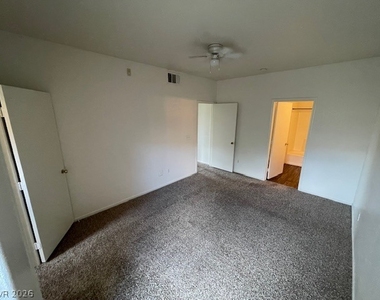 8250 N Grand Canyon Drive - Photo Thumbnail 12