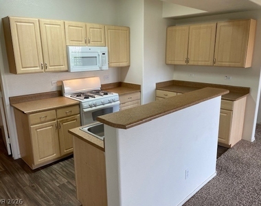 8250 N Grand Canyon Drive - Photo Thumbnail 7