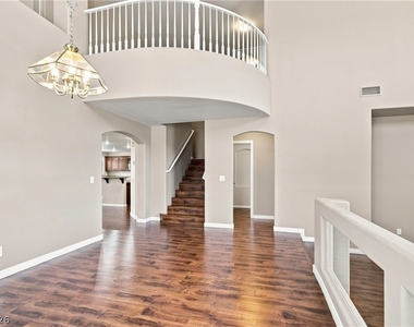 1464 European Drive - Photo Thumbnail 6