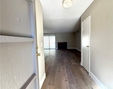 6950 Wedgewood Way - Photo Thumbnail 2