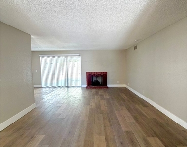 6950 Wedgewood Way - Photo Thumbnail 3