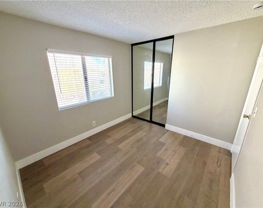 6950 Wedgewood Way - Photo Thumbnail 19