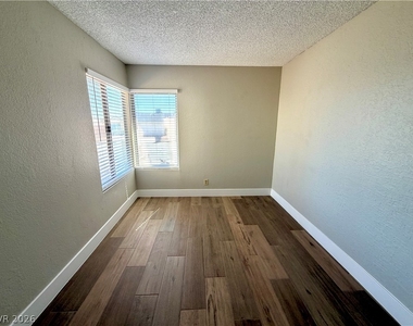 6950 Wedgewood Way - Photo Thumbnail 23